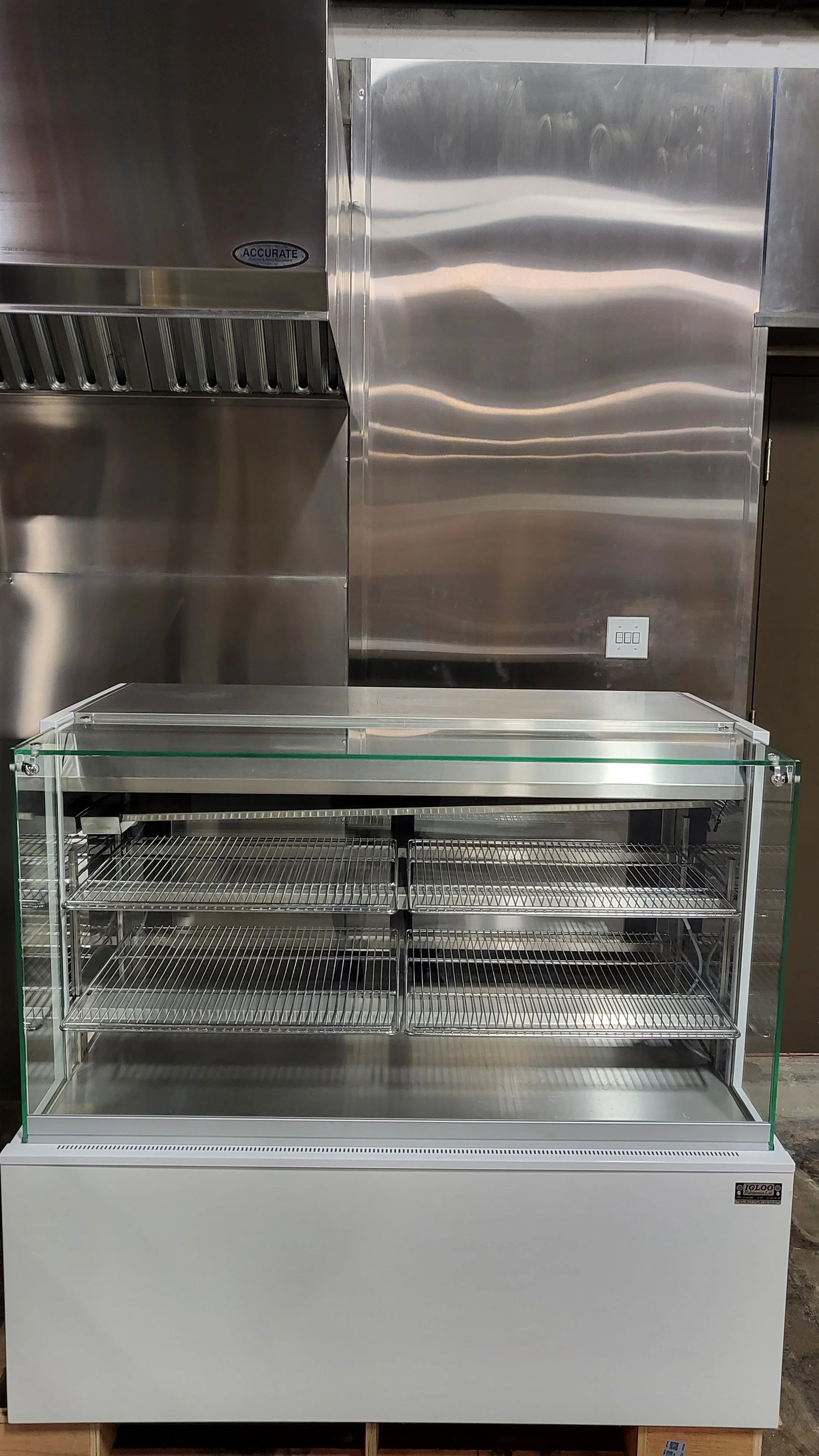 Igloo J2SCRP4 Display Pastry Case - RENT TO OWN $90 per week